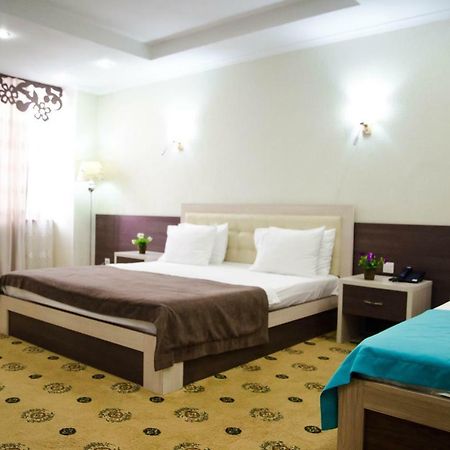 Luxury House Hotel Shymkent Bagian luar foto