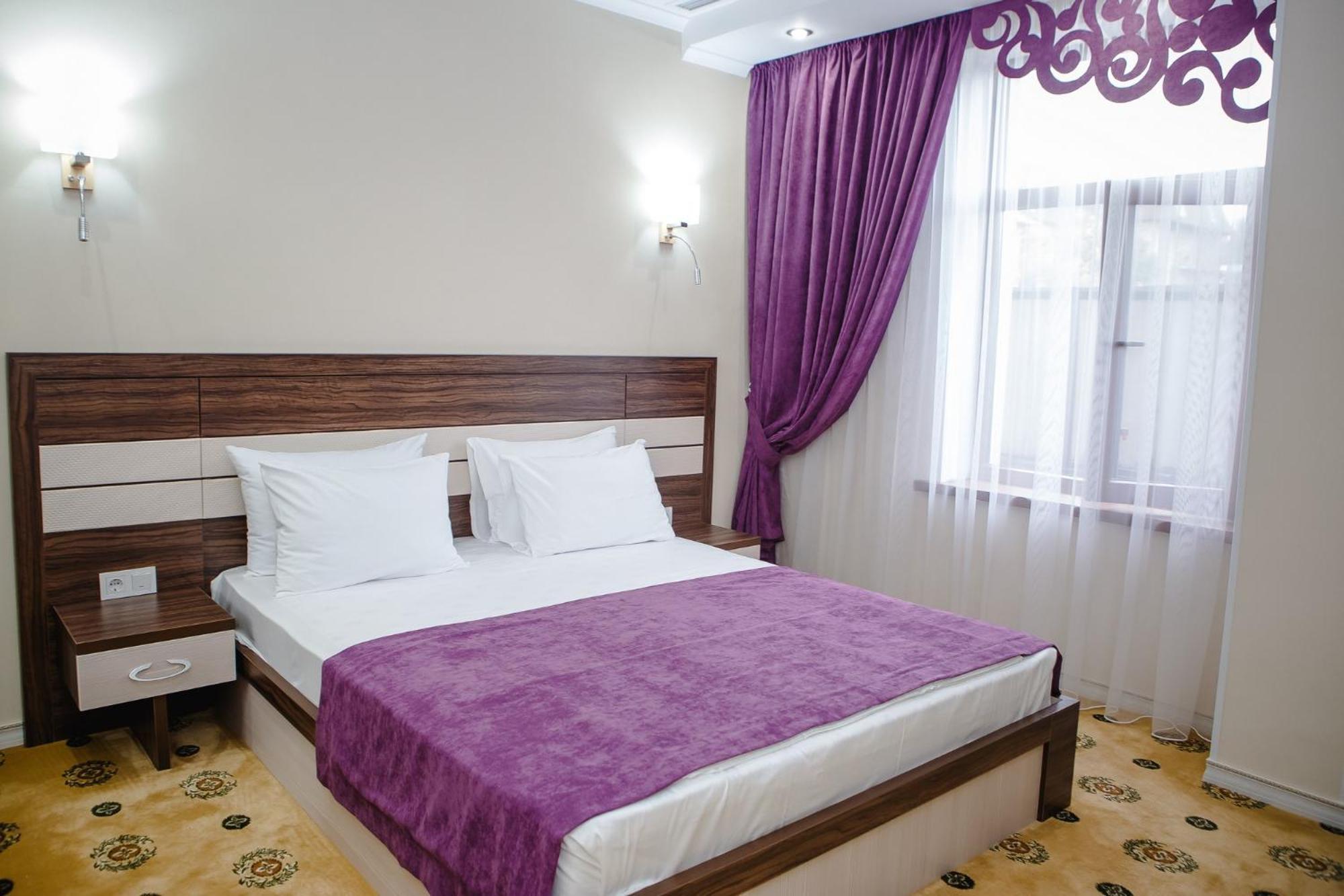 Luxury House Hotel Shymkent Bagian luar foto