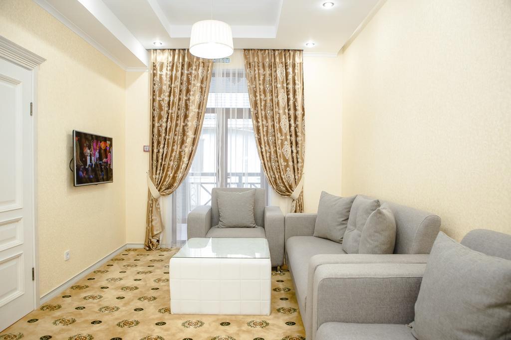 Luxury House Hotel Shymkent Bagian luar foto